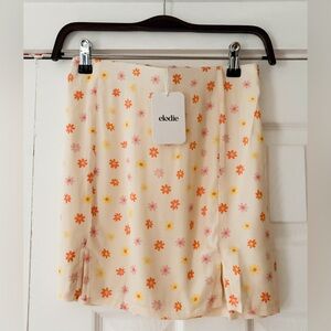 Elodie Cream‎ Mini Skirt with Floral Design Size Small NWT